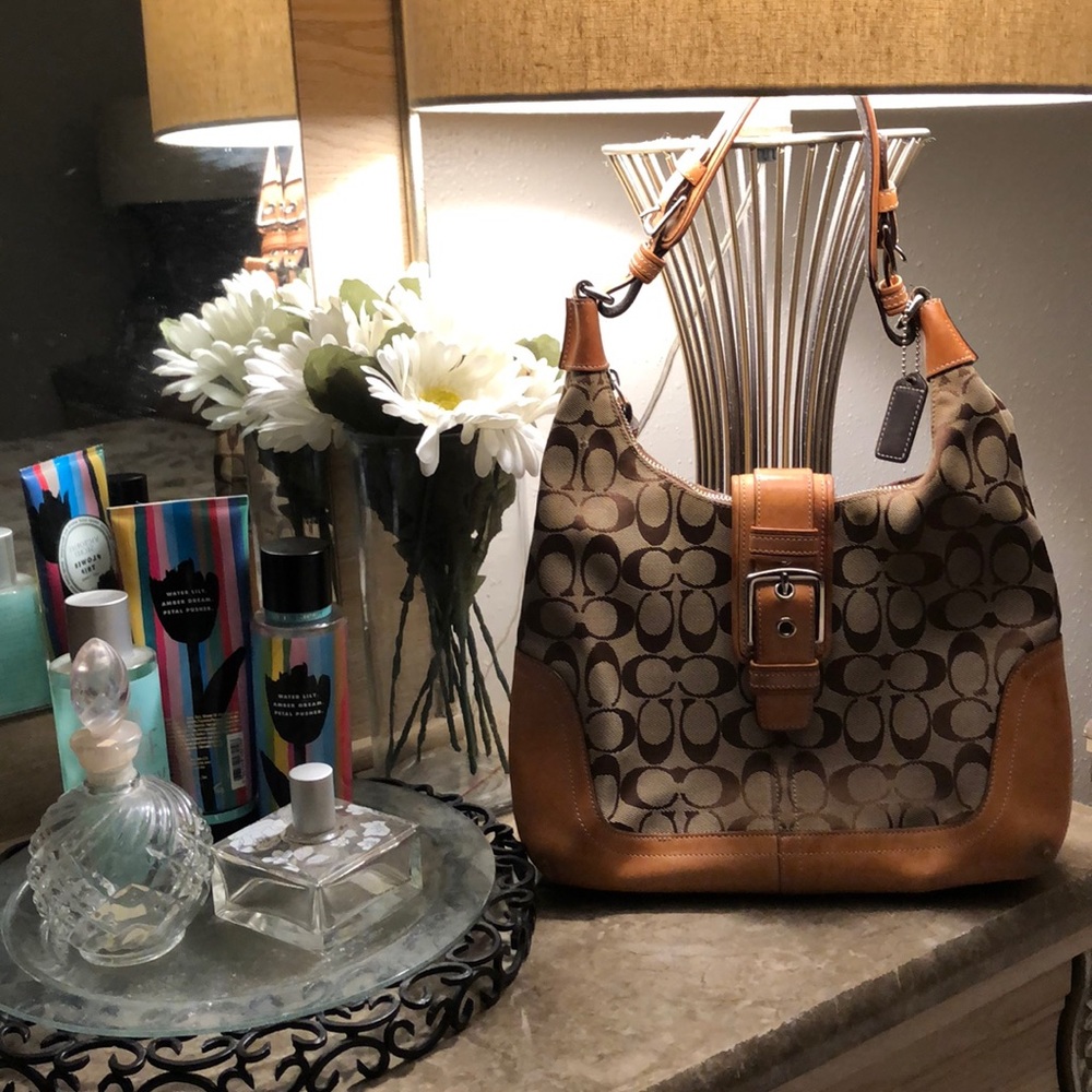 Signature Coach shoulder bag